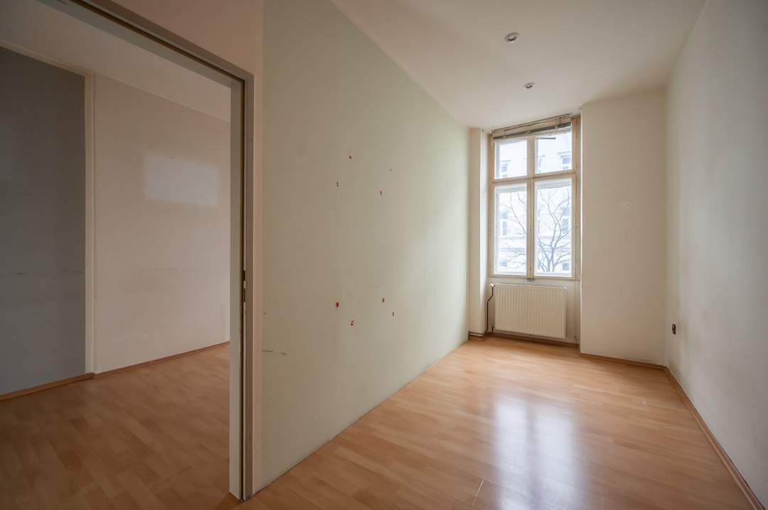 ++Airbnb Zustimmung vorhanden++ Sanierungsbedürftige 1-Zimmer Altbau-Wohnung, viel Potenzial!