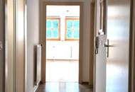 Ankommen und wohlfühlen: Stilvolle Dachgeschosswohnung mit Parkplatz