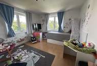 Tolles Zweifamilienhaus mit Einliegerwohnung, sonniger Terrasse, Keller, Doppelgarage und Pool!