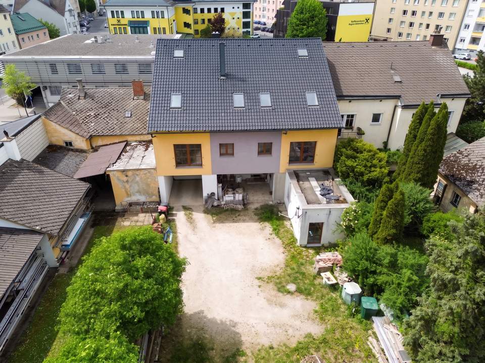 Stadthaus mit zwei Wohneinheiten, idyllischem Innenhof & großem Ausbaupotenzial