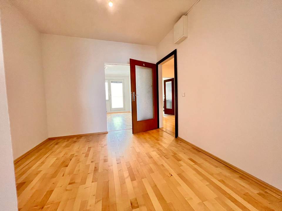 4 Zimmer + 2 Balkone + 6.Liftstock