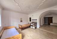 Stilvoll wohnen in historischem Ambiente - Großzügiges Stadthaus mit Einliegerwohnung, Kamin, Garten, Pool & Stadtmauerblick