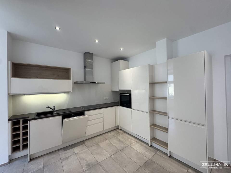 Großzügige Altbauwohnung mit Lift und Top-Ausstattung | ZELLMANN IMMOBILIEN