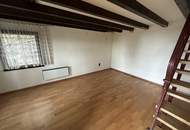 2 stark renovierungsbedürftige Häuser auf einem Grundstück mit schöner Fernsicht zu verkaufen