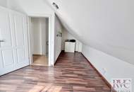 Zentral gelegene, sonnige Doppelhaushälfte in familienfreundlicher Wohnidylle - Doppelgarage inkl.!