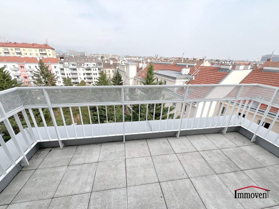 Schöne Dachgeschoßmaisonette mit Terrasse und Wienblick und 2 Garagenplätzen (Stapelparker) (Mietbeginn 01.08.2026)