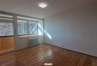 Zentrale Lage: Garconniere mit Loggia und TG-Abstellplatz