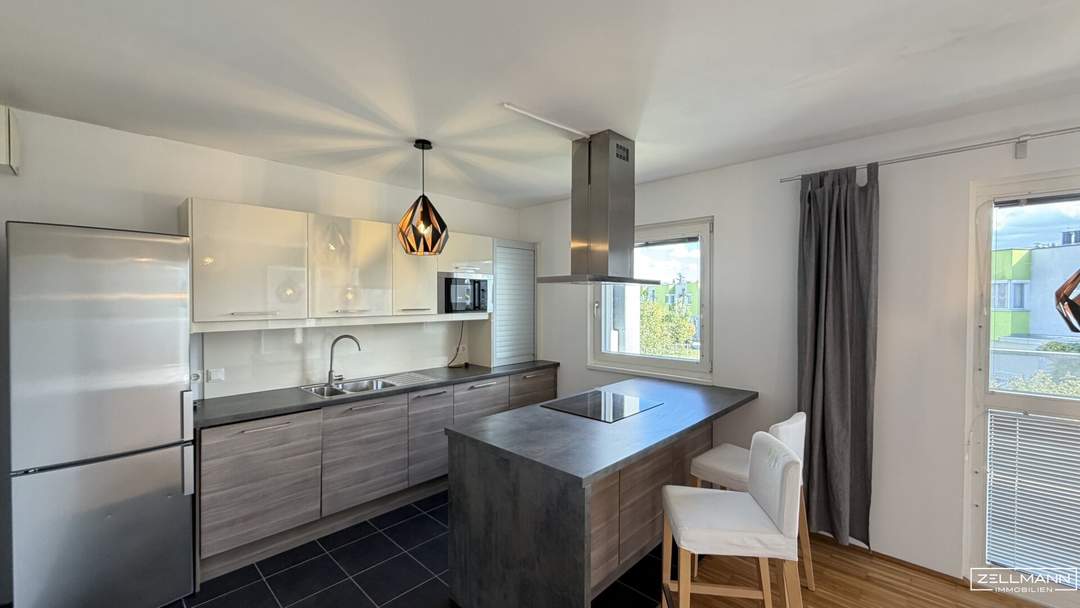 RUHIG WOHNEN. ENTSPANNT LEBEN. – 3 ZIMMER MIT BALKON & POOL | ZELLMANN IMMOBILIEN