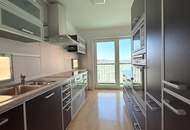 „Wohnen mit Weitblick: Barrierefreie Wohnung im 11. Stock mit Loggia und Stellplatz“