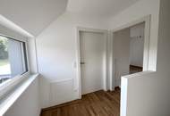 Erstbezug !! Traumhafte Doppelhaushälfte , Wohnkeller mit Garten und 2 Stellplätzen!