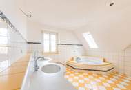 LANDHAUSVILLA mit HOF-ENSEMBLE, GÄSTEWOHNUNGEN UND ENTWICKLUNGSPOTENTIAL