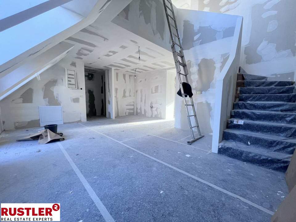 Dachgeschosswohnung in Fertigstellung | Wohnen auf 2 Etagen mit 2 Freiflächen | Bestlage Meidlings