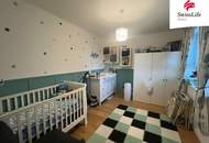 Modern &amp; gemütlich -- 3-Zimmer-Wohnung mit Garten, Garage &amp; Carport (BJ 2022)