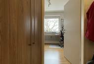 Über den Dächern von Steyr: lichtdurchflutete 3-Zimmer-Wohnung im letzten Stock mit Loggia, Tiefgarage und hochwertige Möbelablöse – stilvoll wohnen mit sonnigem Ausblick und zentraler Lage!