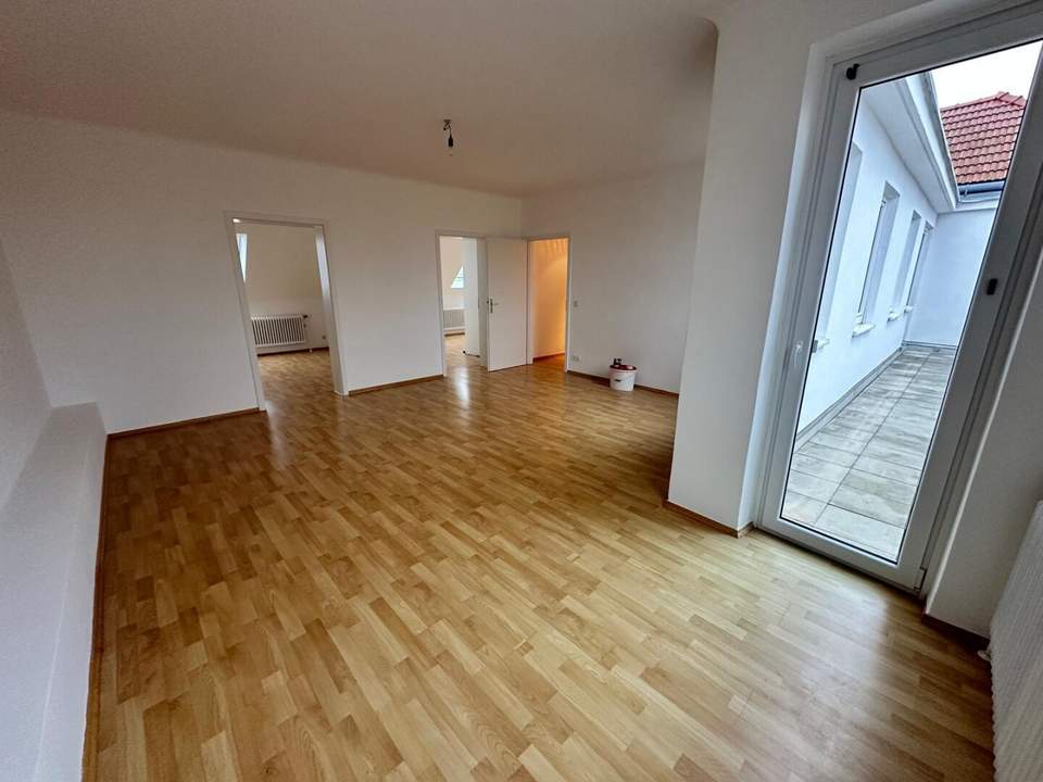 moderne Wohnung im Zentrum mit Balkon zu vermieten