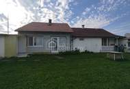 Mehrfamilienhaus mit Gewerbegrundstück