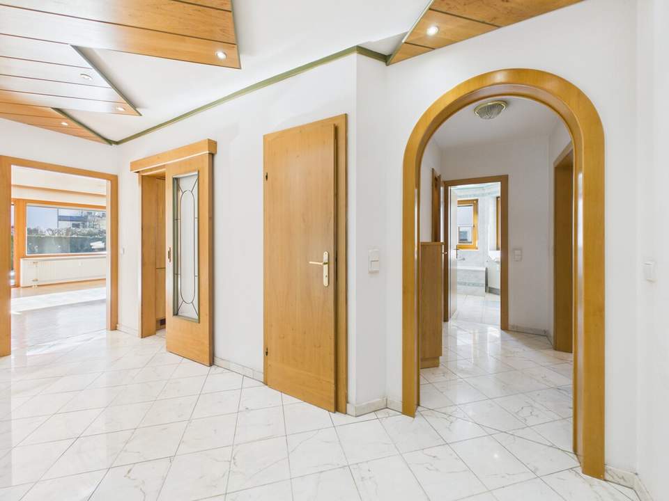 Familientraum am Spitalberg: 4-Zimmer-Gartenwohnung mit Hobbyraum + Tiefgaragenstellplatz