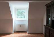 Ruhige Lage mit Gartennutzung! Renovierungsbedürftige Dachgeschoßwohnung