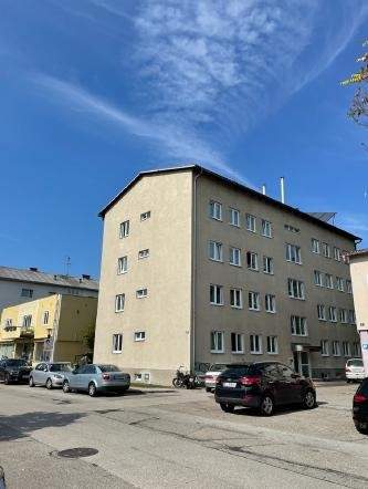 Zinshaus mit 16 Wohnungen- voll vermietet.