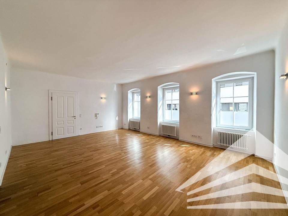 Extravagantes Büro mit Küche im Stockhofviertel - TG-Platz verfügbar!