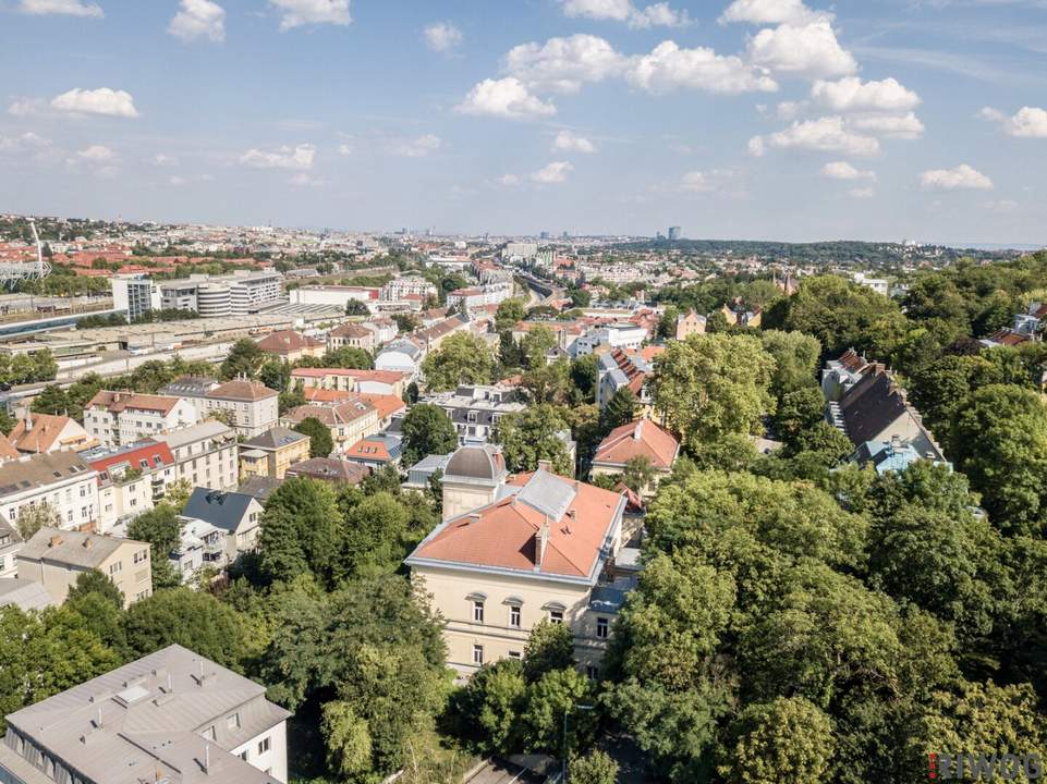 Stilaltbauwohung mit 2 Zimmern und Südbalkon | herrschaftliches Altbaugebäude | sanierungsbedürftig | KFZ-Stellplatz möglich