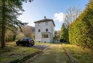 Teilsaniertes Wohnhaus mit viel Platz, Grünblick und Entwicklungspotenzial in Zentrumsnähe