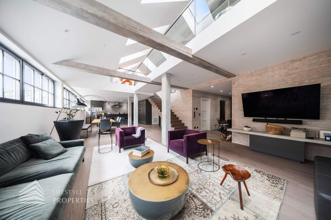 Exklusive Dachgeschosswohnung mit Terrasse in Bestlage