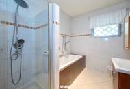 Unterkellerter Bungalow mit traumhaftem Garten u. Doppelgarage in zentraler Lage!