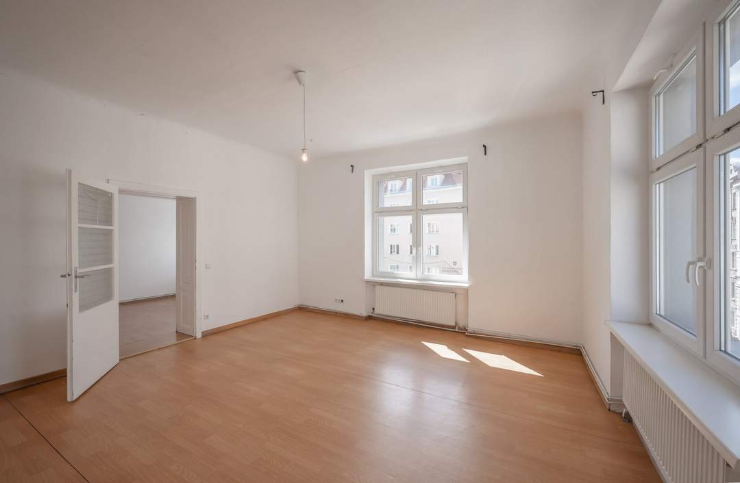 ++NEU++ renovierungsbedürftige 2-Zimmer ALTBAU-WOHNUNG in sehr guter Lage!