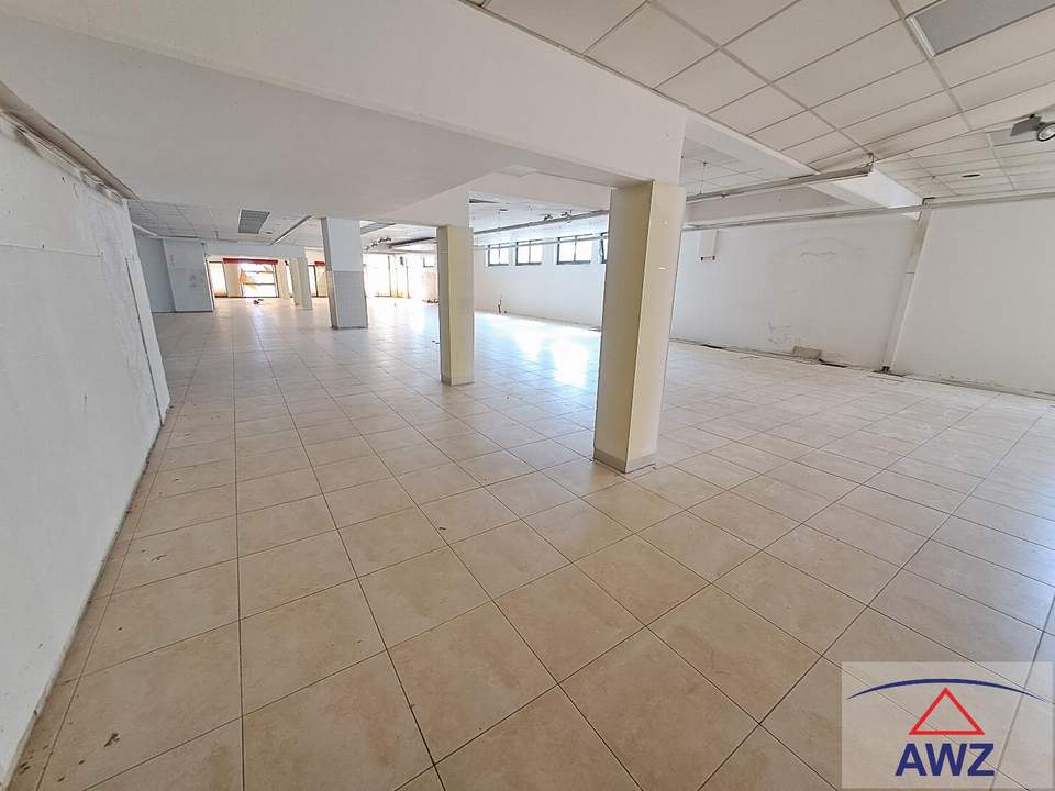 Große Geschäftsfläche in guter Lage zu verkaufen!