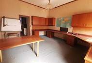 1 Zimmer Wohnung, ehemals Büro, zum renovieren/sanieren. Werkstatt im Hoftrakt + Souterrain separat oder zusammen zu erwerben.