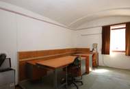 Großzügig &amp; vielseitig nutzbar – Zahlreiche Räume mit Option für Nebengebäude mit Büro und Werkstatt