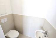 Fresh, fancy, fertig zum Einziehen! Zwei Ebenen. Drei Zimmer. 100 % Wow! Frisch sanierte Neubauwohnung im Dachgeschoss + Klimageräte + Westterrasse + Gute Infrastruktur!