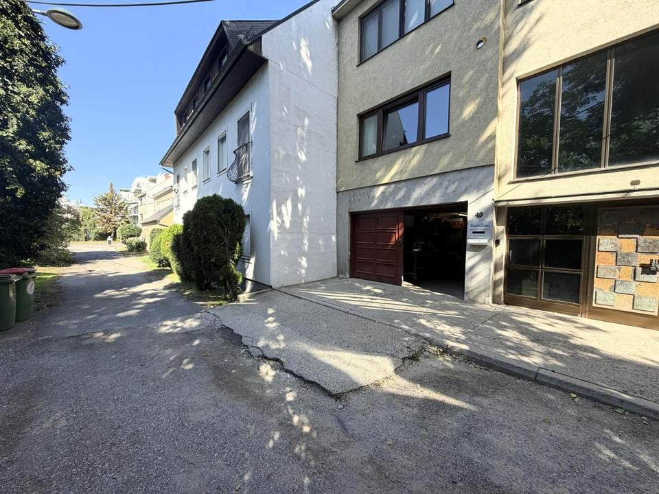 Vielseitige Lager-, Werkstatt- und Servicefläche, ca. 320 m² // Versatile Storage, Workshop and Service Premises, approx. 320 m² //