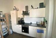 Sanierungsbedürftige 2,5-Zimmer-Wohnung mit Gemeinschaftsbalkon