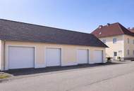 Familienhaus mit Pool, 4 Garagen und Nebenflächen