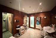 Viel barrierefreier Wohnraum, Platz für gemeinsame Werte und Indoor-Pool // Much barrier-free living-space, room for shared values, and indoor pool //