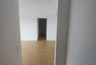 Helle 4-Zimmer-Wohnung mit Loggia!