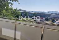 NAHE STADTHALLE: SCHÖNE HELLE 3-ZI. WOHNUNG + WOHNKÜCHE MIT WESTLOGGIA UND PARKPLATZ