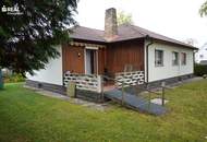 Bungalow in Siedlungsrandlage mit sensationellem Garten und Sauna-Bereich