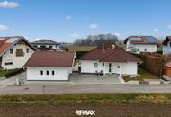 Bungalow mit großzügigem Nebengebäude, Terrasse und nachhaltiger Heiztechnik