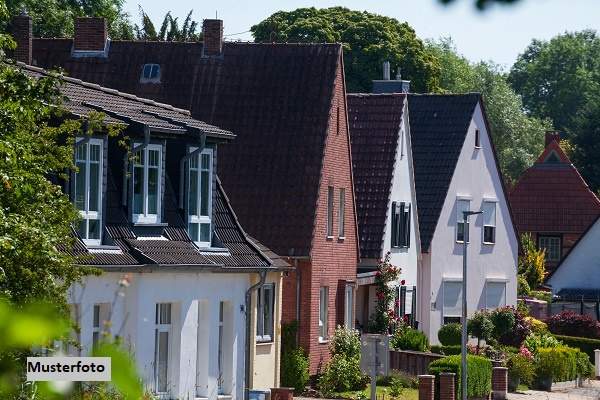 +++ Architektonisch ansprechend gestaltetes Einfamilienhaus in Hanglage +++
