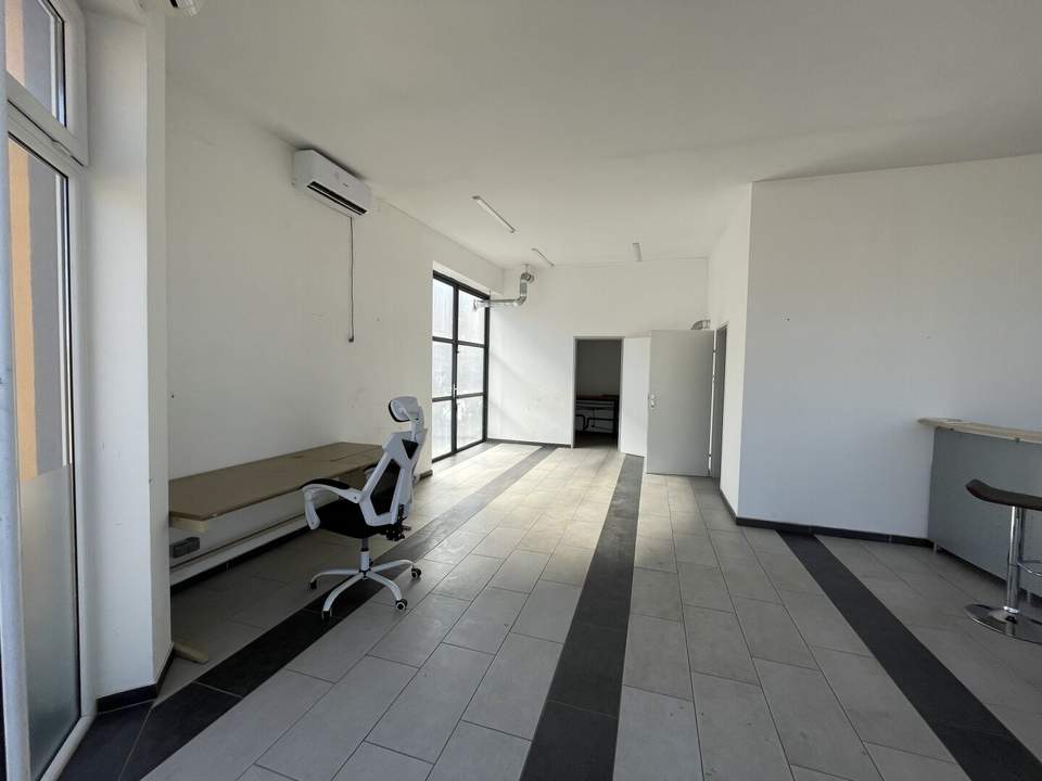 PROVISIONSFREI!!! Sehr schöne, sonnige Halle, Lager, Werkstatt mitten in Areal200 in Sollenau SR3