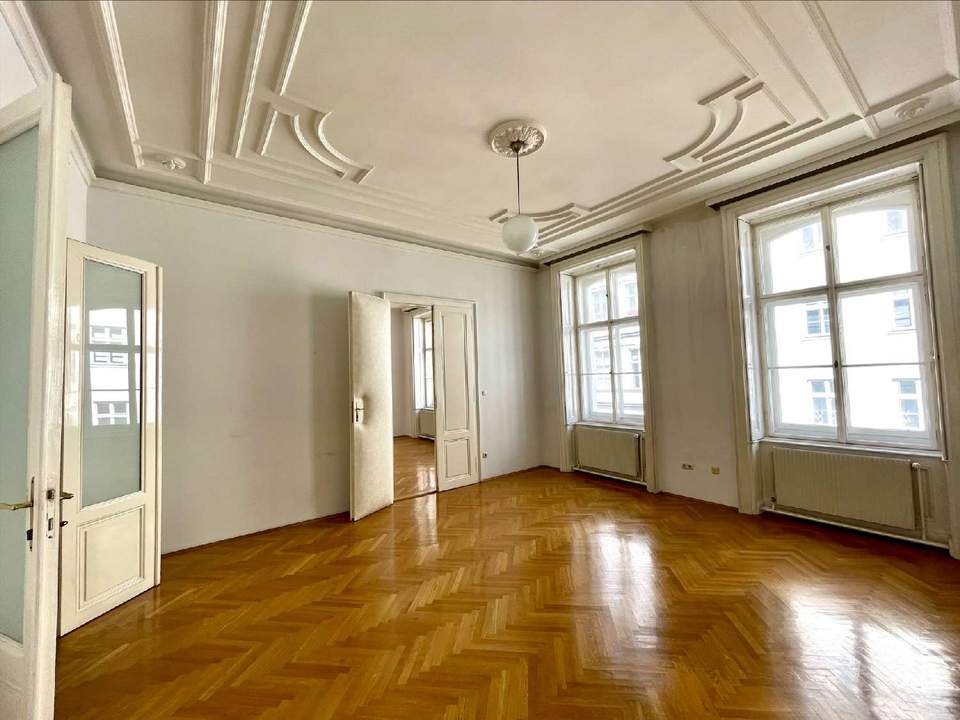 Lichtdurchflutetes Repräsentatives Büro: Gründerzeit-Charme an der Staatsoper