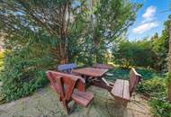 Imposante Landhausstil-Liegenschaft eingebettet in einem idyllischen Gartenparadies mit Schwimmteich und Grünbestand