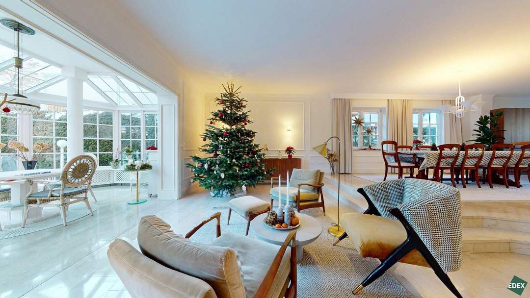 Elegante Villa in idyllischer Wienerwaldlage mit Pool und großem Garten