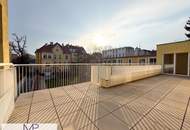 Ruhige, lichtdurchflutete 3-Zimmer-Dachgeschosswohnung mit zwei großzügigen Terrassen, Nähe U4!