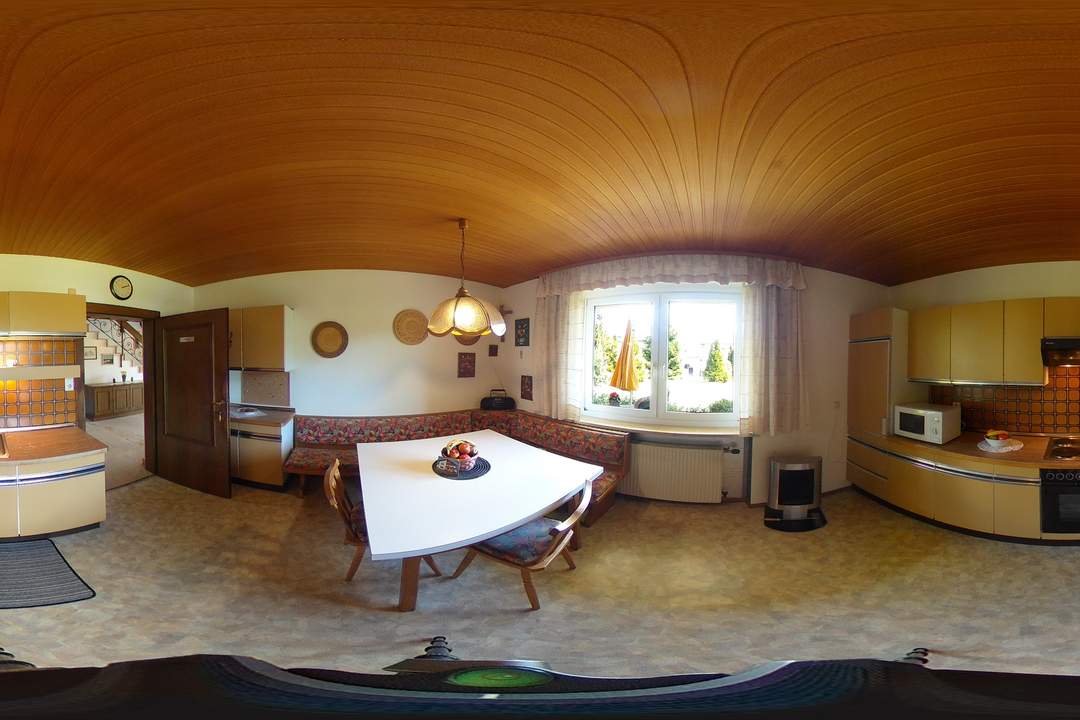 Großes Haus mit kleinem Garten als Zimmervermietung oder für Großfamilien