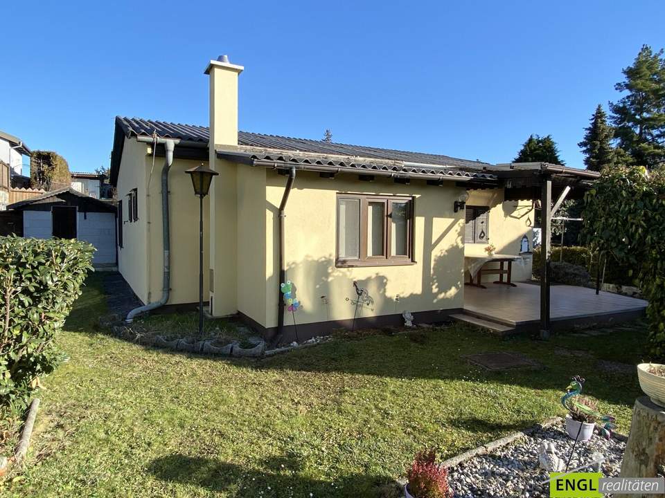 "die Badesaison genießen" Pachtgrund mit Bungalow mit großem Garten und Pool in der Feriensiedlung beim Badeteich Steinbrunn