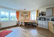 Großzügiges Landhaus mit zwei großen Wohnungen, Tenne & rund 2.000 m² Grund, Seewalchen am Attersee.